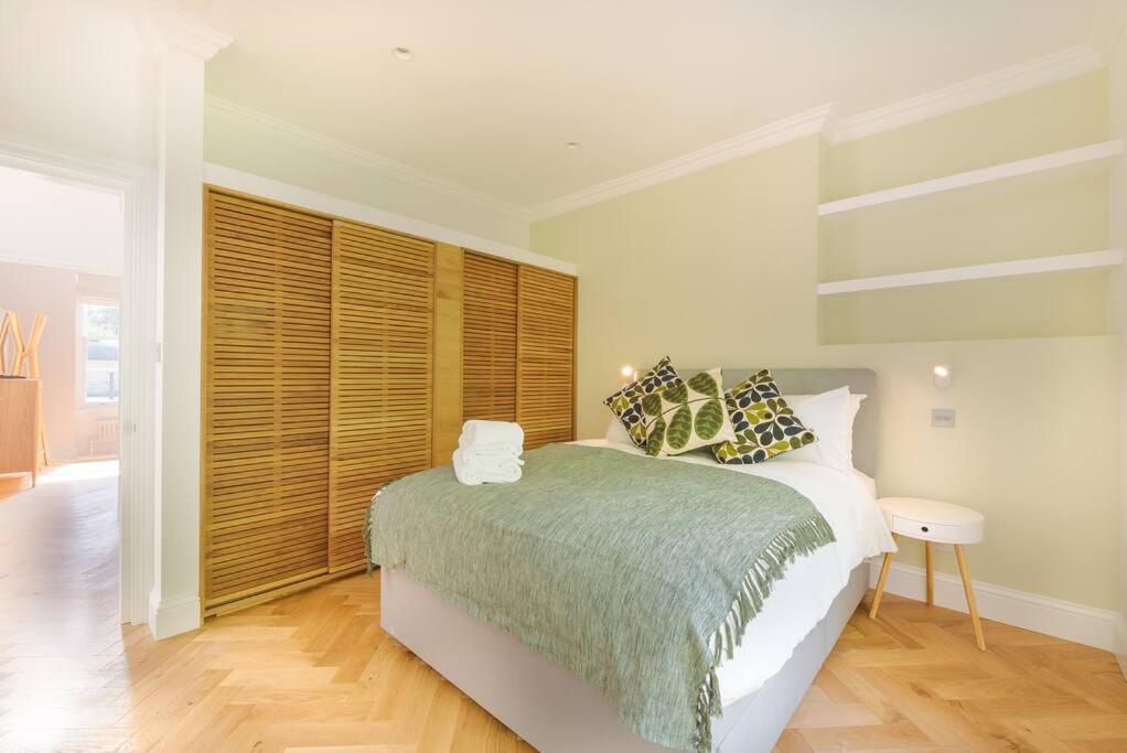Stunning Two Bed Apartment Rh8 London Kültér fotó
